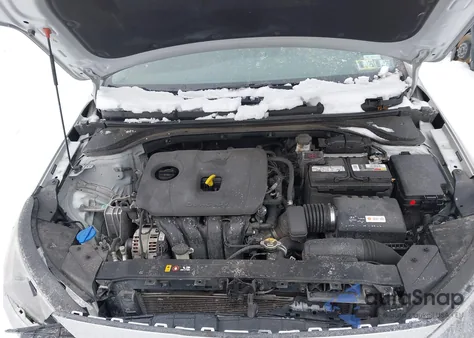 2019 Hyundai Elantra Value Edition z USA, uszkodzony, nr VIN 5NPD84LFXKH426687